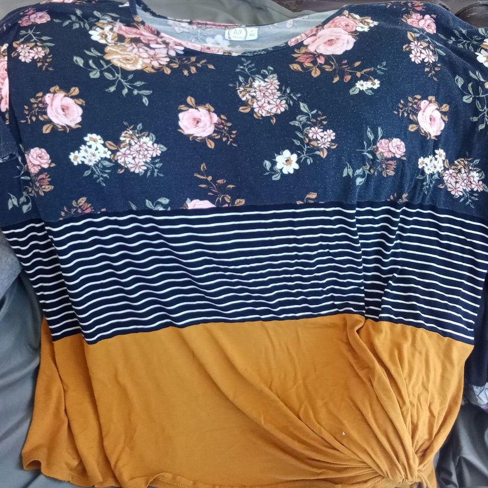 24/7 maurices pattern short sleeve women's shirt